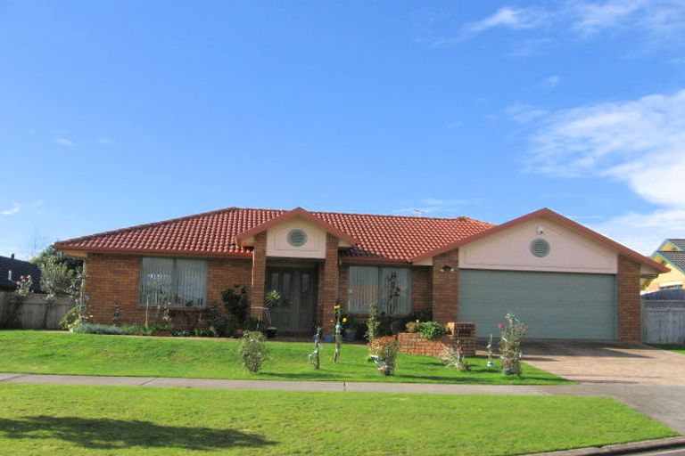 Photo of property in 18 Mulroy Place, East Tamaki Heights, Auckland, 2016