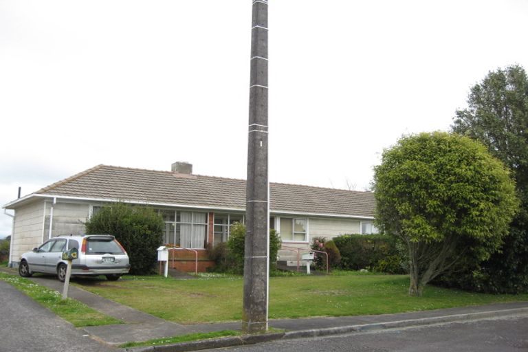 Photo of property in 17-21b Selwyn Street, Lower Vogeltown, New Plymouth, 4310