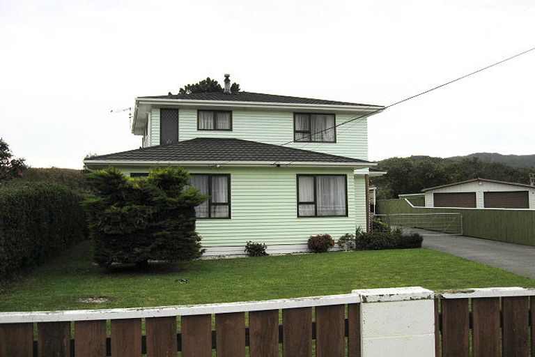 Photo of property in 11 Miles Crescent, Wainuiomata, Lower Hutt, 5014