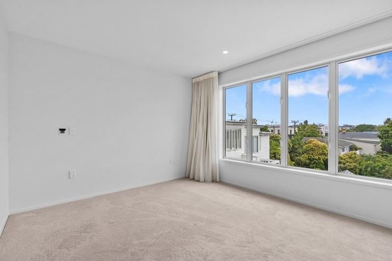 Photo of property in 8/83 Hinemoa Street, Birkenhead, Auckland, 0626