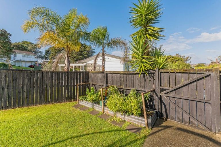Photo of property in 2/26 Midgley Road, West Harbour, Auckland, 0618