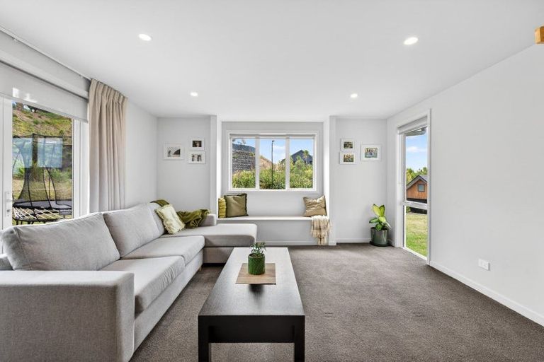 Photo of property in 77 Oak Road, Poraiti, Napier, 4112