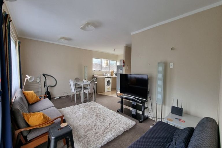 Photo of property in 6 Redwood Avenue, Tawa, Wellington, 5028