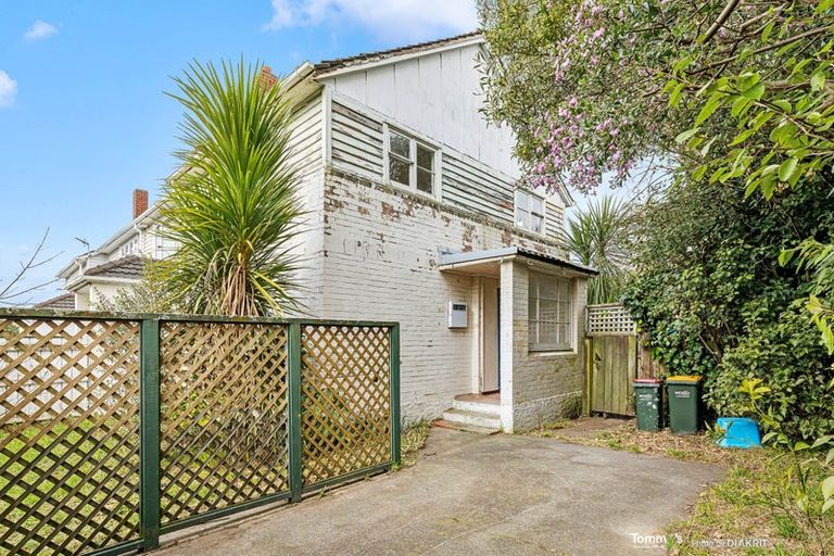 Photo of property in 1/87 Cambridge Terrace, Waterloo, Lower Hutt, 5011