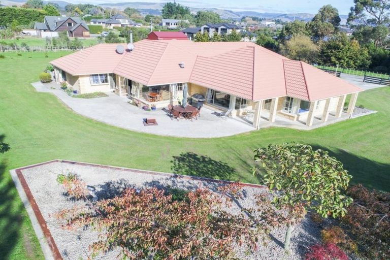 Photo of property in 50 Waicola Drive, Fitzherbert, Palmerston North, 4471