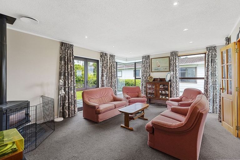 Photo of property in 51 Fyvie Avenue, Tawa, Wellington, 5028