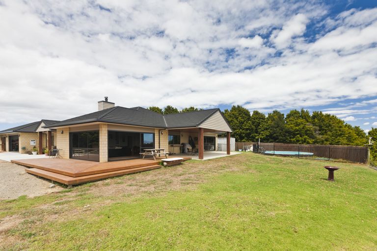 Photo of property in 768 Owhiwa Road, Parua Bay, Onerahi, 0192