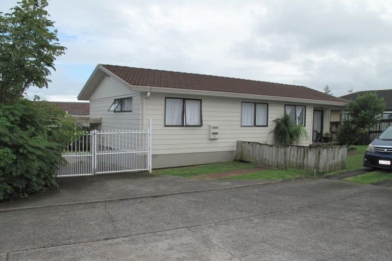 Photo of property in 2/11 Etherton Drive, Weymouth, Auckland, 2103