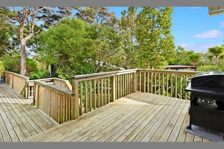 Photo of property in 18 Barlow Place, Chatswood, Auckland, 0626