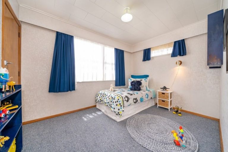 Photo of property in 12 Snell Grove, Clouston Park, Upper Hutt, 5018