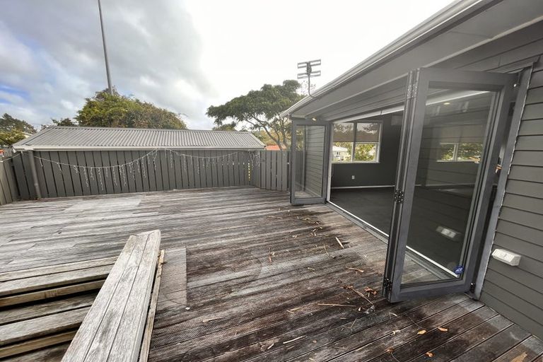 Photo of property in 5 Universal Drive, Henderson, Auckland, 0610