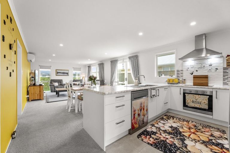 Photo of property in 2c Kauri Lane, Omokoroa, 3114