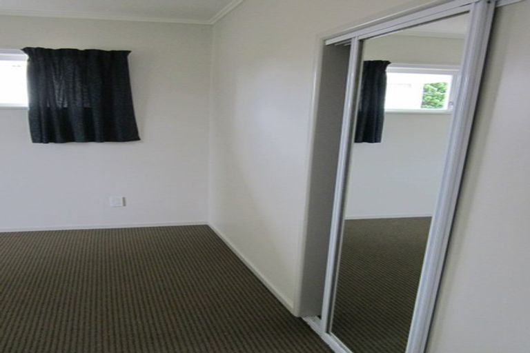 Photo of property in 40 Farquhar Road, Glendene, Auckland, 0602