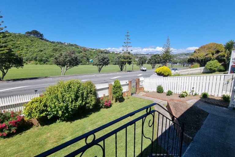 Photo of property in 130 Main Road, Titahi Bay, Porirua, 5022