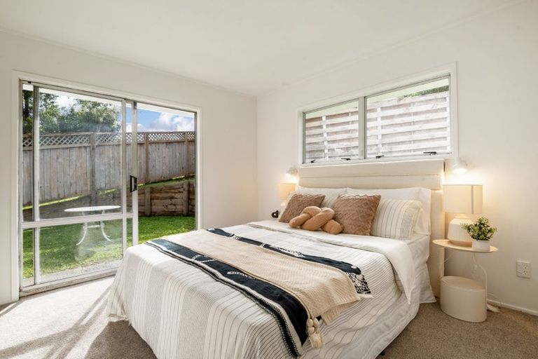 Photo of property in 2/5 Battle Place, Glenfield, Auckland, 0629