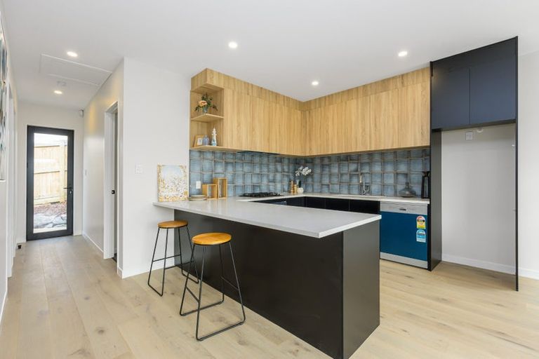 Photo of property in 128 Skulander Crescent, Orewa, 0931