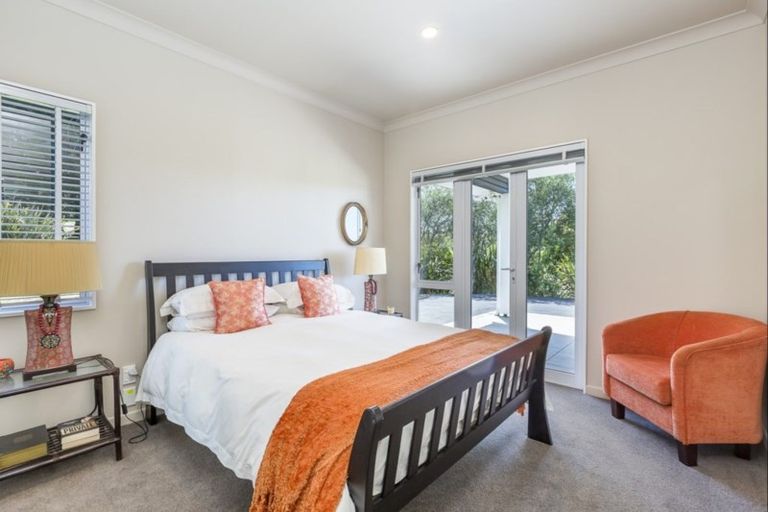 Photo of property in 87 Whangaparaoa Road, Red Beach, 0932