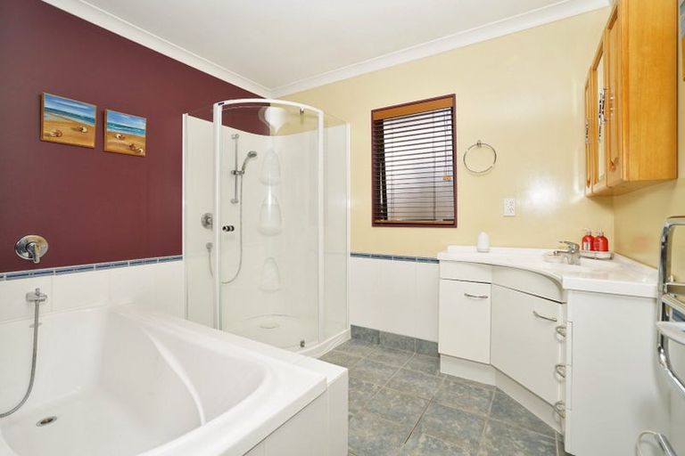 Photo of property in 21 Glen Cree Avenue, Rototuna, Hamilton, 3210