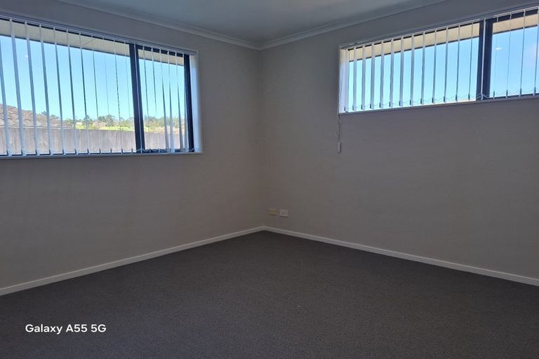 Photo of property in 36 Misty Valley Drive, Henderson, Auckland, 0612