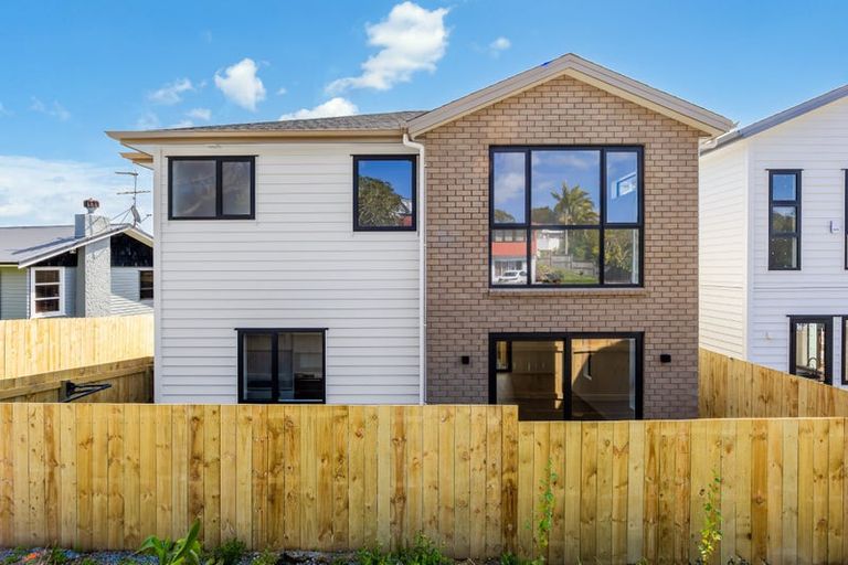 Photo of property in 142 Moore Street, Hillcrest, Auckland, 0627