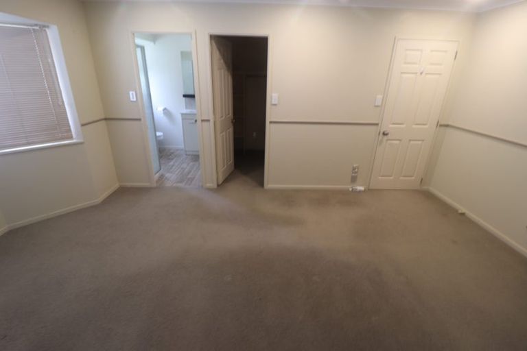 Photo of property in 6 Silkwood Grove, Totara Heights, Auckland, 2105