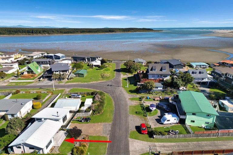 Photo of property in 18 Robbie Street, Foxton Beach, Foxton, 4815