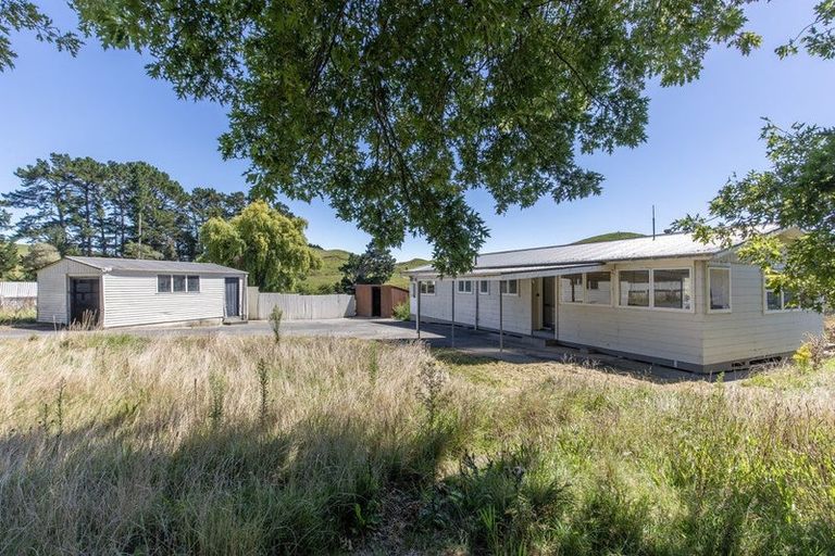 Photo of property in Ex Awariki School, 667 Mangahei Road, Te Uri, Dannevirke, 4973