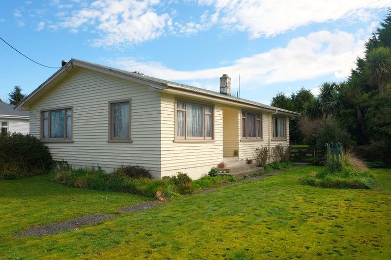 Photo of property in 4 Erskine Street, Tuatapere, 9620