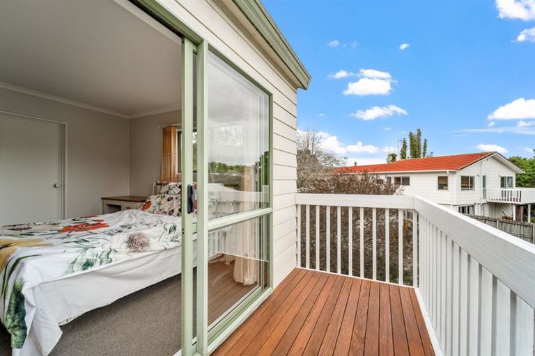 Photo of property in 32a Deverell Place, Northcross, Auckland, 0632