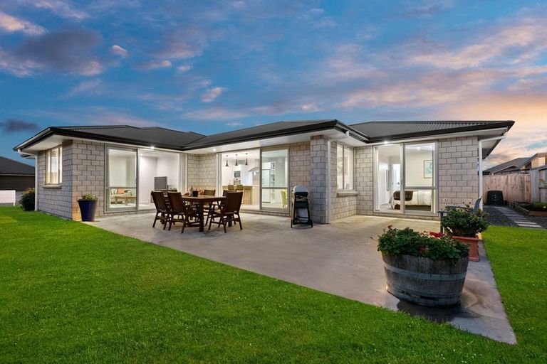 Photo of property in 83 Puhirake Crescent, Pyes Pa, Tauranga, 3112