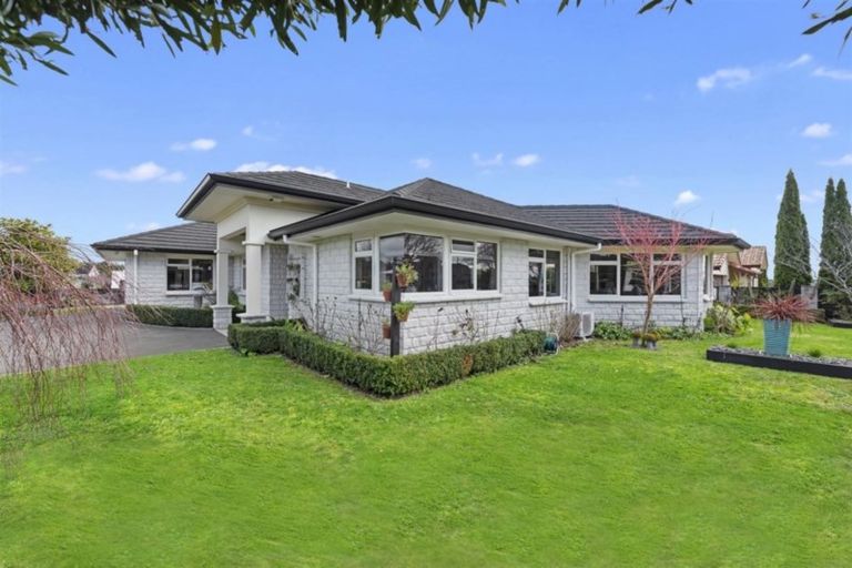 Photo of property in 2 Redhaven Place, Bethlehem, Tauranga, 3110