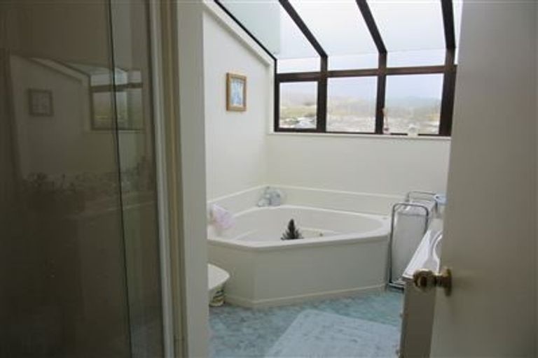 Photo of property in 22 Joseph Banks Drive, Whitby, Porirua, 5024