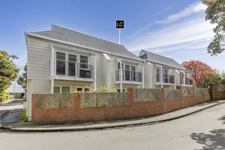 Photo of property in 16 Lawson Place, Mount Victoria, Wellington, 6011