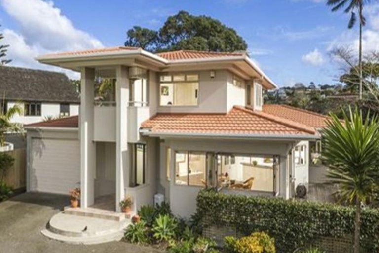 Photo of property in 482 Beach Road, Murrays Bay, Auckland, 0630