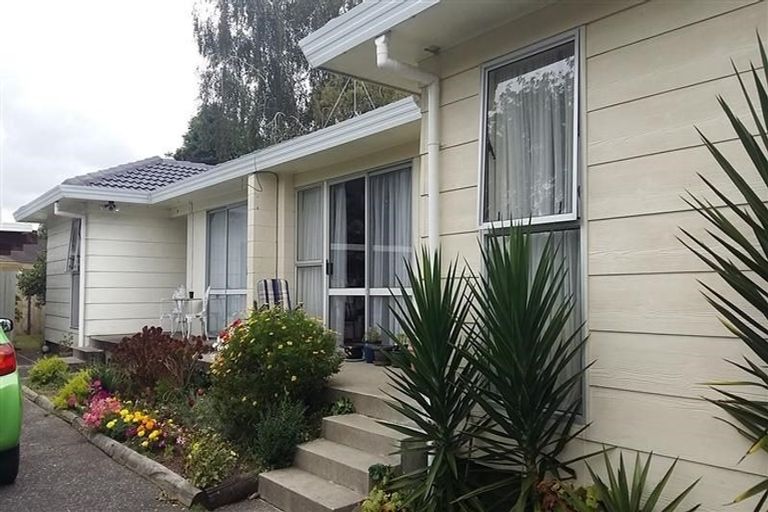 Photo of property in 2/11 Sharivari Place, Conifer Grove, Takanini, 2112