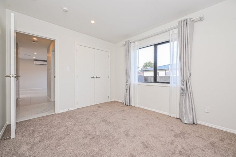 Photo of property in 17 Lane Road, Weymouth, Auckland, 2103