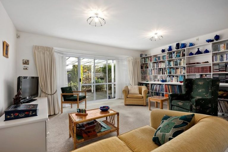 Photo of property in 1/25 Lane Street, Wallaceville, Upper Hutt, 5018