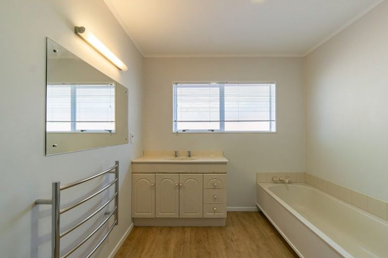 Photo of property in 9 Hilton Road, St Andrews, Hamilton, 3200