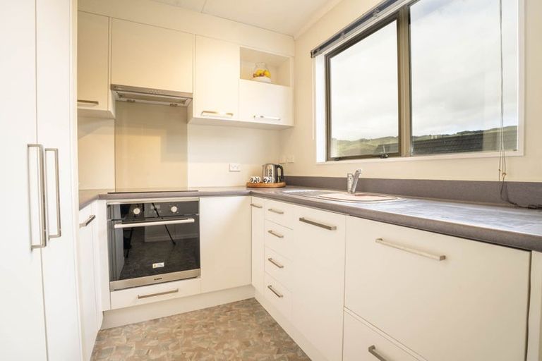 Photo of property in 6/29 Main Road, Tawa, Wellington, 5028