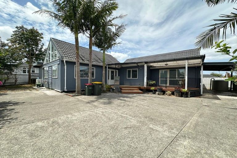 Photo of property in 47a Taikata Road, Te Atatu Peninsula, Auckland, 0610