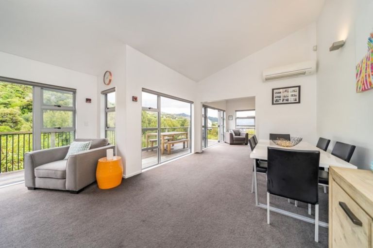 Photo of property in 20 Cosgrove Rise, Riverstone Terraces, Upper Hutt, 5018