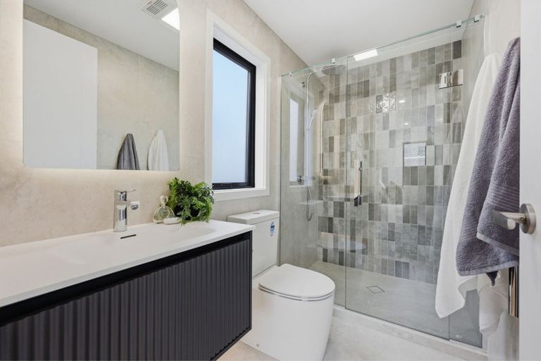 Photo of property in 23b Sorrel Crescent, Bucklands Beach, Auckland, 2012