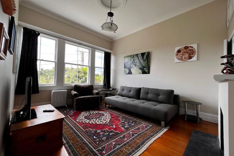 Photo of property in 25 Shoal Bay Road, Devonport, Auckland, 0624