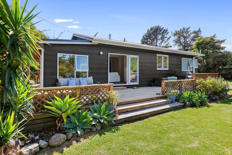 Photo of property in 33 Donnelly Street, Oakura, 4314