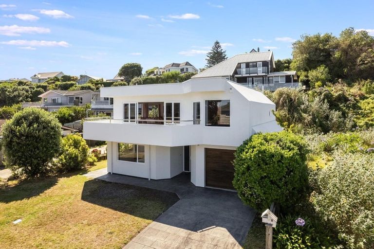 Photo of property in 17a Groves Road, Raumati Beach, Paraparaumu, 5032