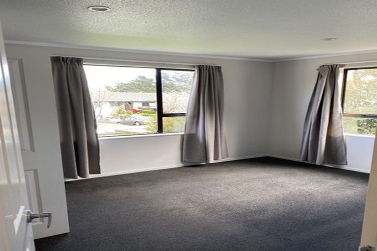 Photo of property in 11 Tortola Crescent, Grenada Village, Wellington, 6037