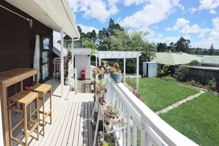 Photo of property in 3/165a Colwill Road, Massey, Auckland, 0614