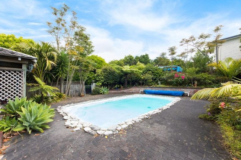 Photo of property in 28 Puawai Place, Northcote, Auckland, 0627
