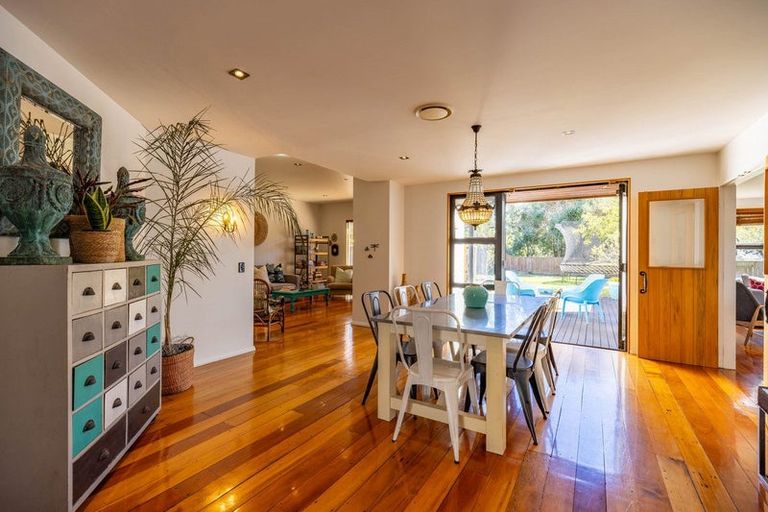 Photo of property in 150 Milne Drive, Paraparaumu, 5032