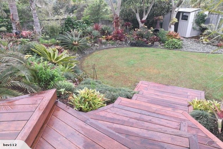Photo of property in 1445 Whangaparaoa Road, Army Bay, Whangaparaoa, 0930